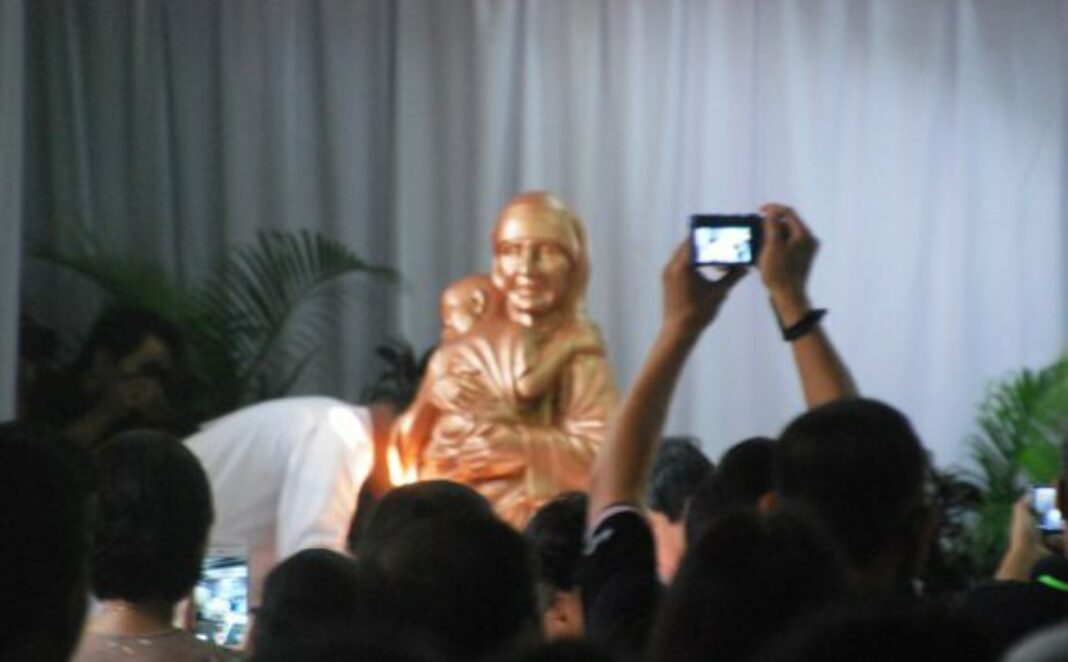 perarakan-patung-ibu-teresa-dalam-misa-1