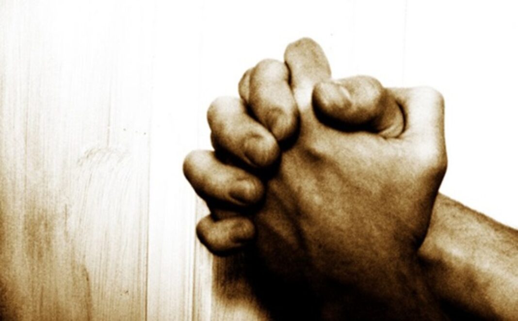 berdoa-minta-pertolongan