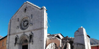 Paus Berdoa Bagi Korban Gempa Norcia