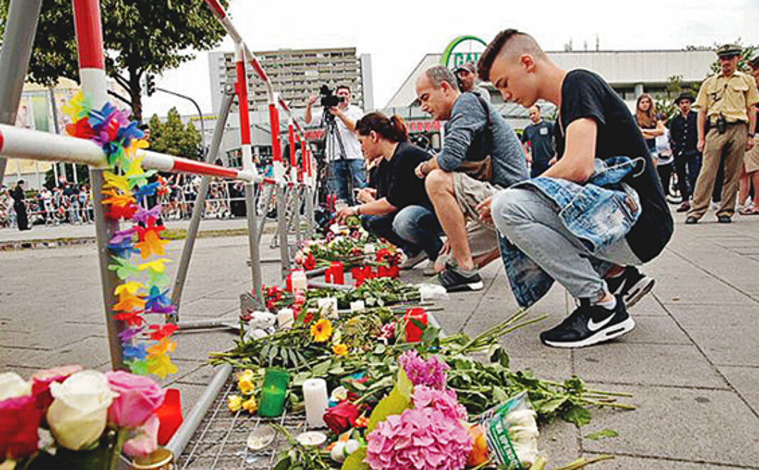 manca-umat-katolik-menabur-bunga-juli-2016-majalah-hidup