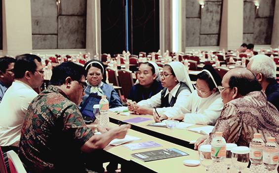 Salah satu kelompok diskusi dalam sidang pleno ke-XV MNPK[HIDUP/Antonius E Sugiyanto]