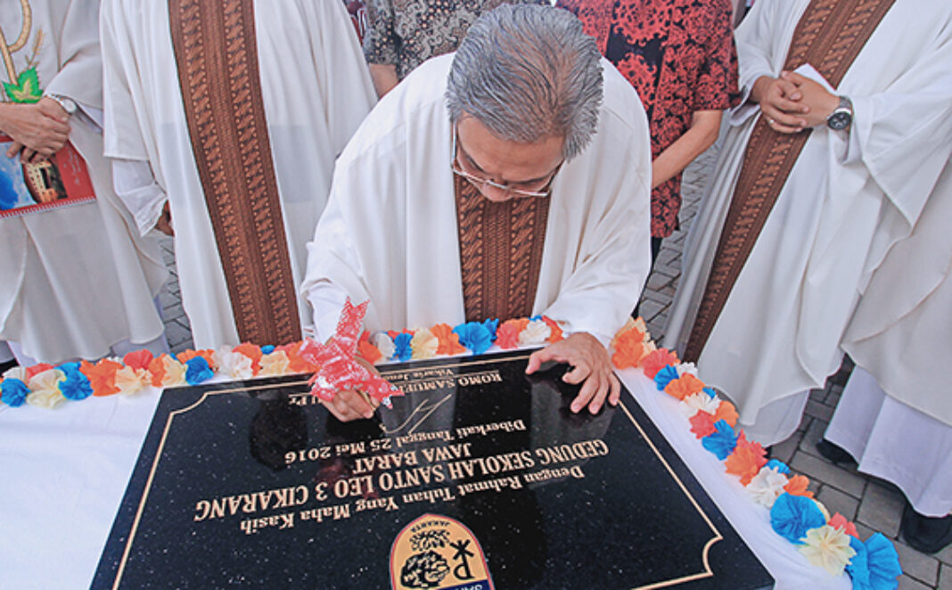 kabar-jakarta-tanda-tangan-vikjen-juni-2016-majalah-hidup