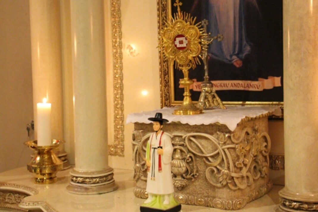 Patung dan relikui St Andreas Kim Taegon