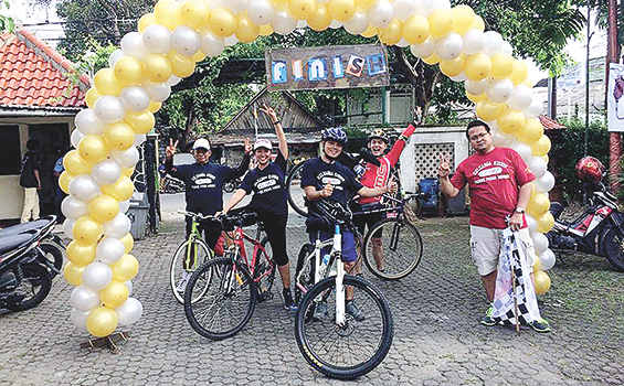 Peserta Fun Bike Orienteering menyambut HUT ke-50 Paroki Pasar Minggu.[Dok. Panitia]