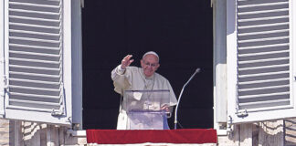 PAUS TOLAK HUKUMAN MATI