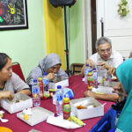 Romo Samuel Pangestu ikut makan siang Lebaran di Mensa majalah hidup katolik
