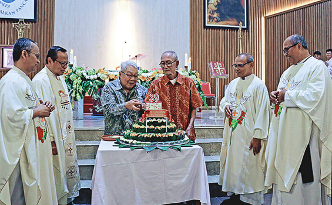 Ultah Paroki Trinitas majalah hidup katolik