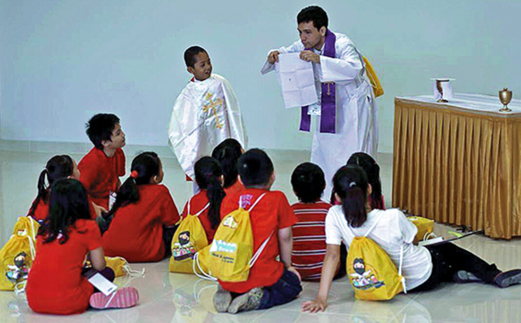 sajut anak anak diajak mengenal kitab suci oktober 2017 hidup katolik
