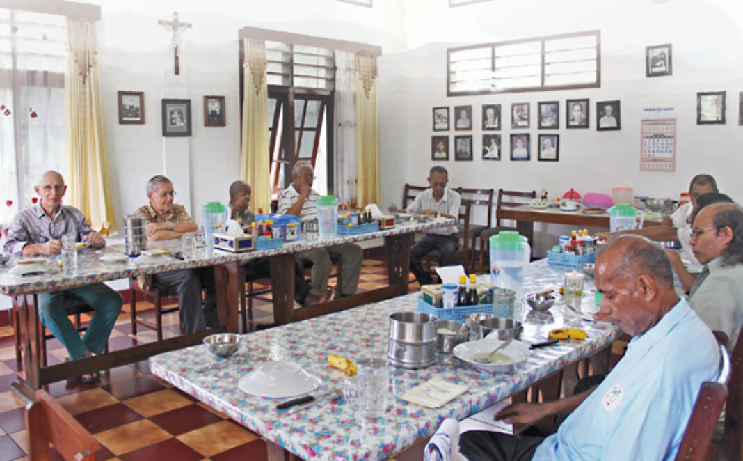 jendela anggota biara simeon ledalero mei 2015 hidup katolik