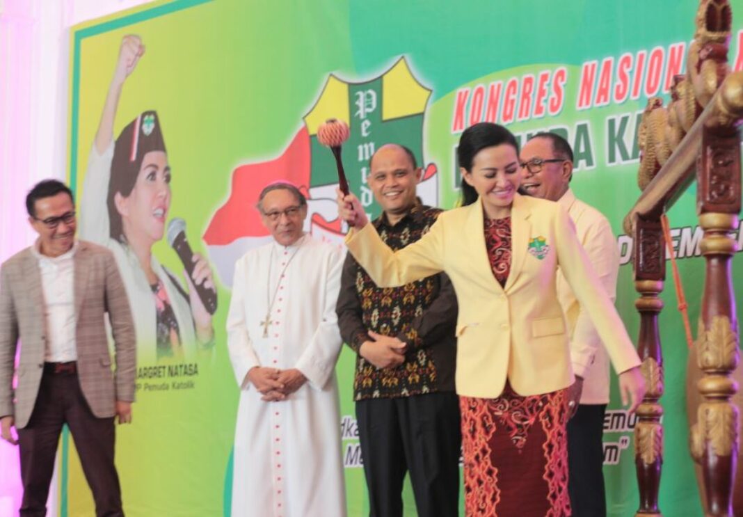 dr karolin membuka Kongres