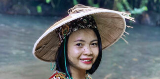 Plorentina Dessy Elma Thyana : Menyalakan Lentera di Kampung Halaman