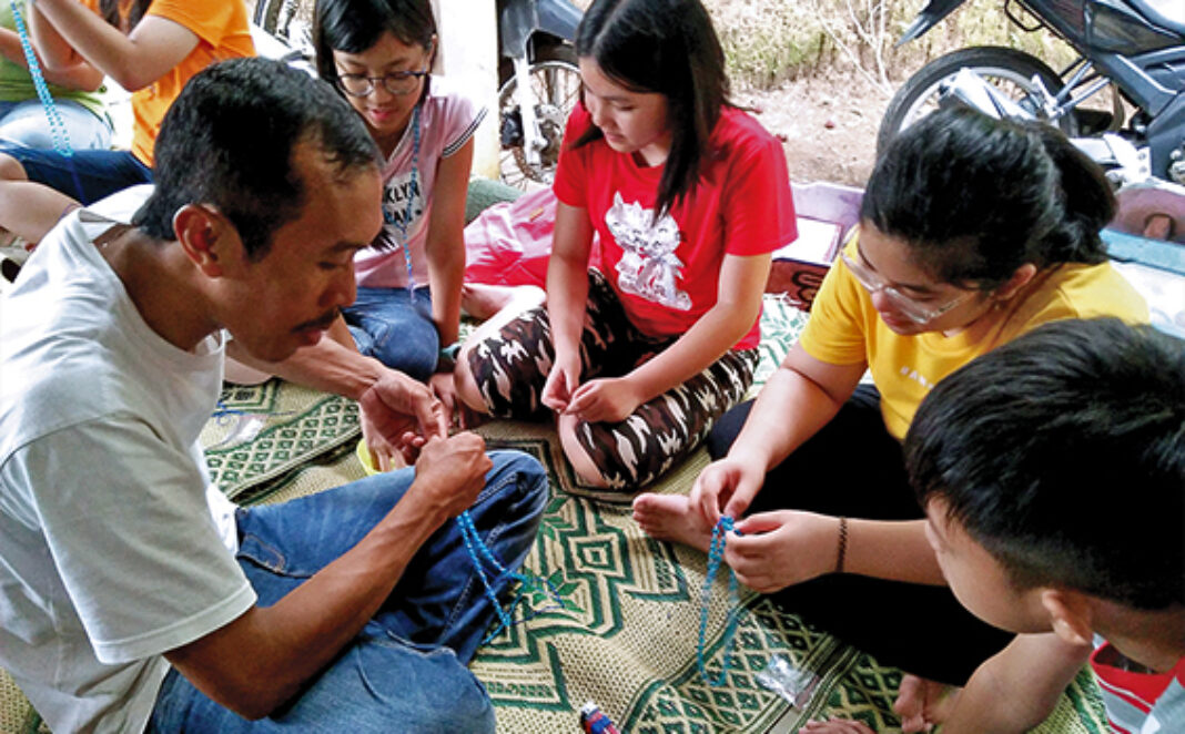 nusa membuat manik-manik rosario mei 2019 hidup katolik