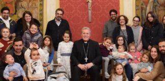 Keluarga Misionaris kembali ke Spanyol dari Ukraina: Kami Menyaksikan Mukjizat Tuhan’