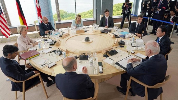Paus Minta Negara-negara G7 Tinggalkan Senjata Nuklir, Letakkan Fondasi untuk Perdamaian Paus Minta Negara-negara G7 Tinggalkan Senjata Nuklir, Letakkan Fondasi untuk Perdamaian