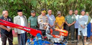 KAPOLRESTA TANGERANG DAN DANDIM 0510 TIGARAKSA MENYERAHKAN TRAKTOR DAN MESIN POMPA AIR BERSIH DARI KARDINAL KEPADA KELOMPOK TANI YUDISTIRA