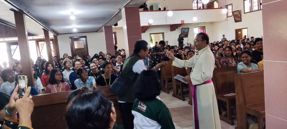 Katekis Muda - Salah satu sesi Uskup Mengajar