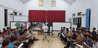 Menggali Daya Imajinasi Melalui Latihan Koor