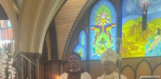 Pastor Gabriel Laba Badin, SS.CC bersama Uskup Bandung, Mgr. Antonius Subianto Bunjamin, OSC