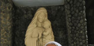 Suster Maria Virgo, SND: Bangkit dari Luka, Tumbuh dengan Cinta Sr Maria Virgo, SND di depan Patung Bunda Maria Penasihat yang Baik di Provinsialat SND yang terletak di Jakarta Barat.