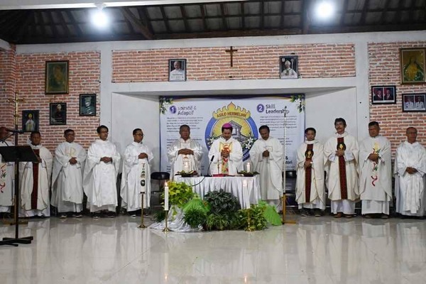 ASILO HERMELINK AJANG FORMASI 100% KATOLIK DAN 100 % INDONESIA