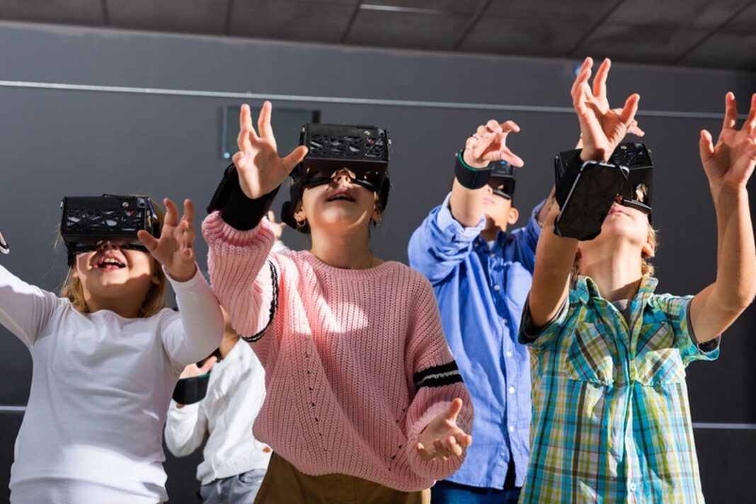 Pahitnya Biji Mahoni: Menjinakkan Bahasa Toxic dan Menjaga Adab Generasi Alpha