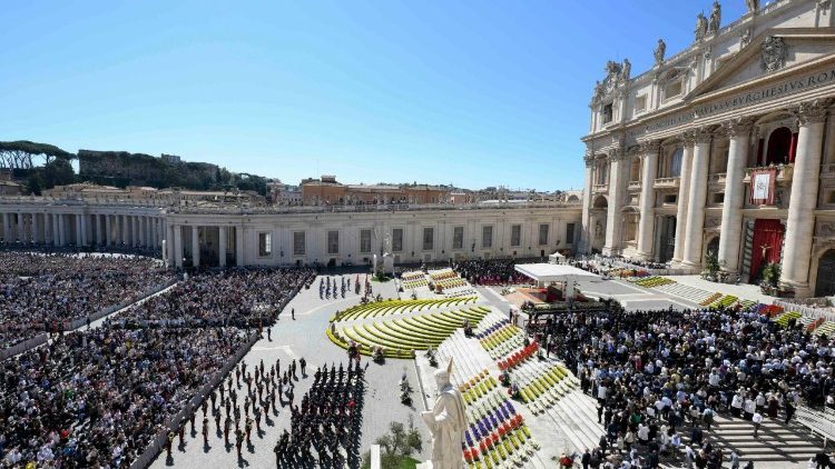 Urbi et Orbi: Paus Mendesak Para Pemimpin Dunia Meletakkan Senjata
