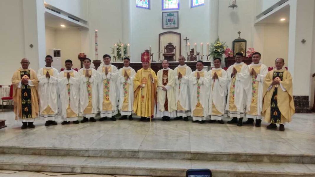 Uskup Manado Tahbiskan 10 Imam: Tujuh Projo dan Tiga MSC