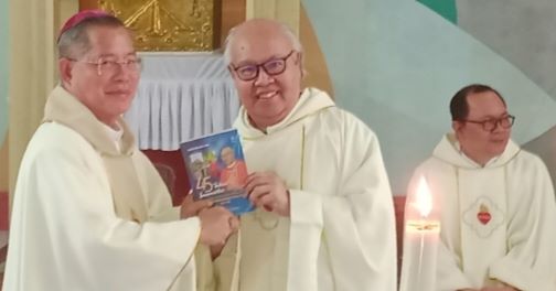 Pastor Johanis Mangkey Merayakan HUT Ke-45 Imamat dengan Cara yang Berbeda