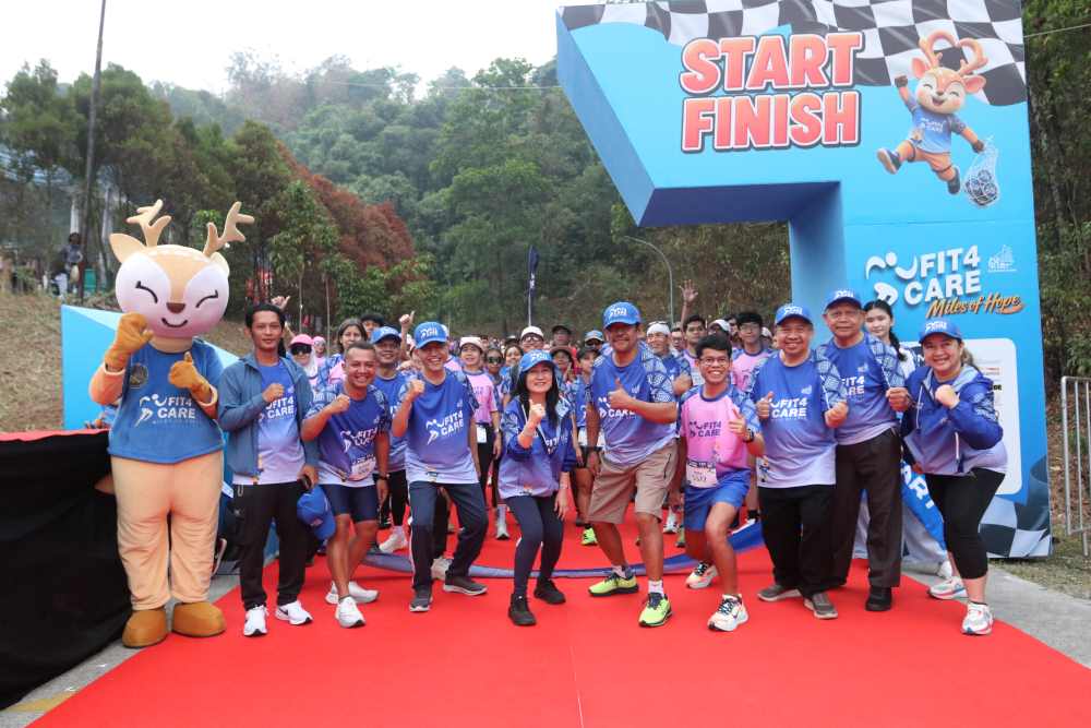 1 Para Romo dan Peserta Fit4Care foto bersama